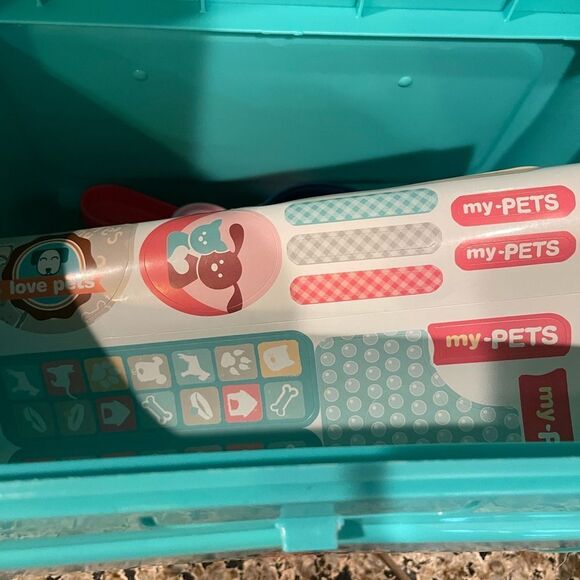 My Pets Play Vet Pet Care dog and Backpack with Accessories - Picture 14 of 14